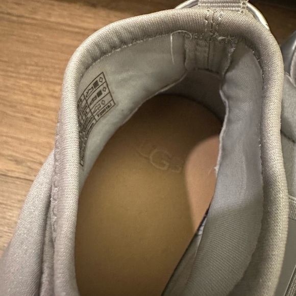 Ugg shoes - Picture 2 of 4